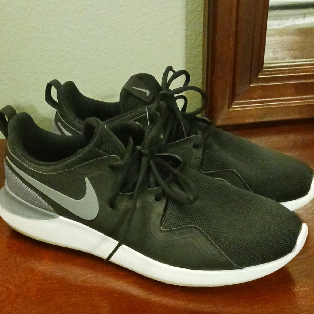 Nike Men's Black and Gray Sneakers